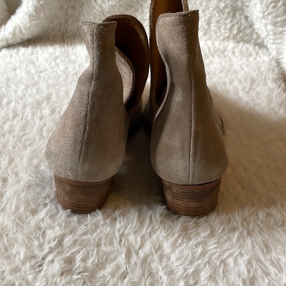 Free People Charm double V suede booties 38.5 NWOT - Picture 8 of 12